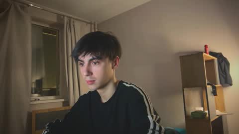 Snapshot of stralght_twinks chatting on February 18, 9:22 pm Ray online show from February 18, 9:22 pm