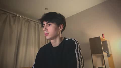 Snapshot of stralght_twinks chatting on February 23, 9:45 pm Ray online show from February 23, 9:45 pm