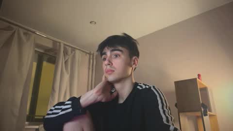 Snapshot of stralght_twinks chatting on March 5, 5:31 pm Ray online show from March 5, 5:31 pm