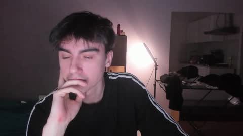 Snapshot of stralght_twinks chatting on April 10, 2:39 am Ray online show from April 10, 2:39 am