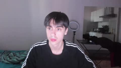 Snapshot of stralght_twinks chatting on April 12, 4:17 am Ray online show from April 12, 4:17 am