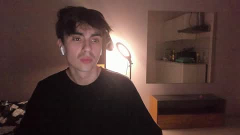 Snapshot of stralght_twinks chatting on April 16, 12:22 am Ray online show from April 16, 12:22 am