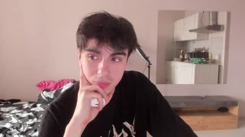 Snapshot of stralght_twinks chatting on April 16, 3:35 pm Ray online show from April 16, 3:35 pm