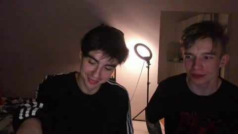 Snapshot of stralght_twinks chatting on April 30, 8:57 pm Ray online show from April 30, 8:57 pm