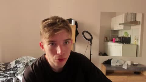 Snapshot of stralght_twinks chatting on May 4, 7:37 am Ray online show from May 4, 7:37 am