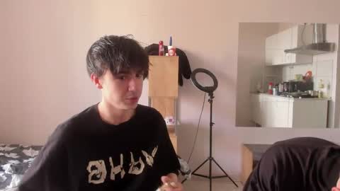 Snapshot of stralght_twinks chatting on May 9, 8:41 am Ray online show from May 9, 8:41 am