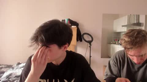 Snapshot of stralght_twinks chatting on May 11, 10:43 am Ray online show from May 11, 10:43 am