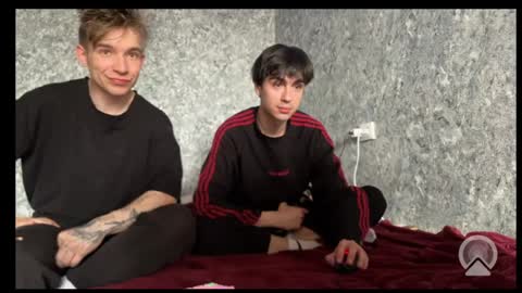 Snapshot of stralght_twinks chatting on May 12, 10:23 am Ray online show from May 12, 10:23 am