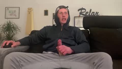 Snapshot of strammer_willi chatting on February 8, 4:49 am strammer_willi online show from February 8, 4:49 am