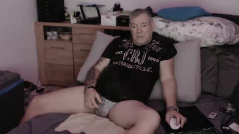 Snapshot of stranger1966 chatting on September 15, 9:15 pm Stranger online show from September 15, 9:15 pm
