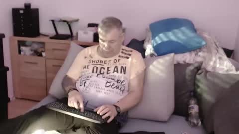 Stranger online show from November 3, 9:21 am