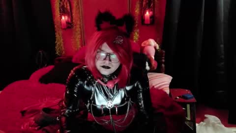 Snapshot of strangespence chatting on February 21, 8:26 am Mistress kinki online show from February 21, 8:26 am