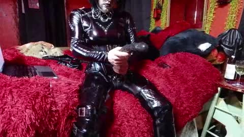 Snapshot of strangespence chatting on February 24, 10:02 am Mistress kinki online show from February 24, 10:02 am