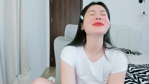 strawberry_loveee online show from November 11, 2:55 am