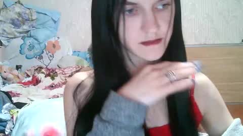 Snapshot of strawberry_storm chatting on April 7, 6:19 pm Strawberry Storm online show from April 7, 6:19 pm