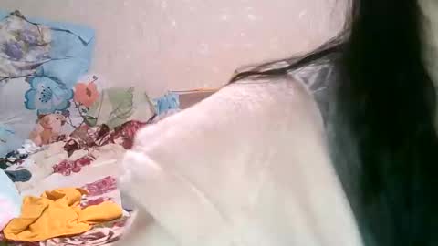 Snapshot of strawberry_storm chatting on April 18, 8:09 pm Strawberry Storm online show from April 18, 8:09 pm