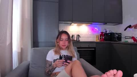Tati and Lola online show from September 12, 9:31 am