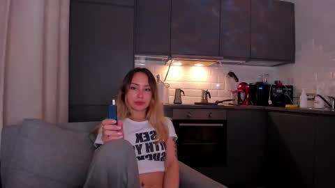 Snapshot of strawberrypie99 chatting on October 20, 5:35 pm Tati and Lola online show from October 20, 5:35 pm