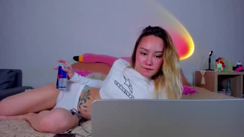 Tati and Lola online show from January 12, 1:38 pm