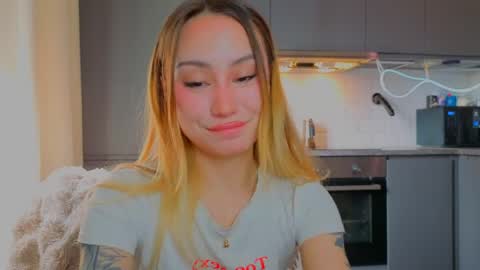 Tati and Lola online show from May 9, 12:32 pm