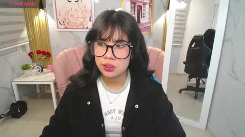 Snapshot of strawkiss_a chatting on September 22, 8:33 pm strawkiss_a online show from September 22, 8:33 pm