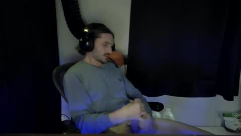 Snapshot of stringgreens777 chatting on February 17, 8:15 pm stringgreens777 online show from February 17, 8:15 pm