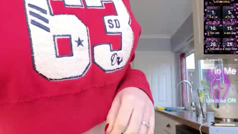 Snapshot of stripmequick chatting on February 13, 10:33 am Amorina online show from February 13, 10:33 am