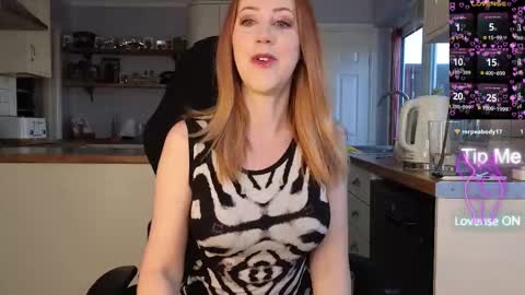 Snapshot of stripmequick chatting on February 16, 9:38 am Amorina online show from February 16, 9:38 am