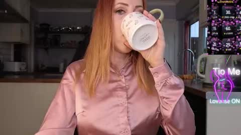 Snapshot of stripmequick chatting on February 19, 9:38 am Amorina online show from February 19, 9:38 am