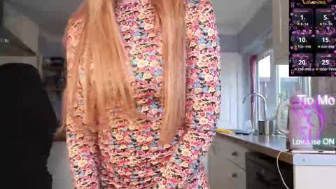 Snapshot of stripmequick chatting on February 28, 1:12 pm Amorina online show from February 28, 1:12 pm