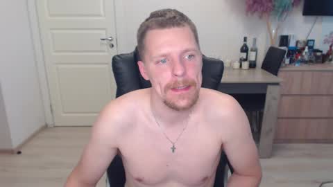 Snapshot of strong_guy_xxx chatting on September 12, 6:35 am strong_guy_xxx online show from September 12, 6:35 am