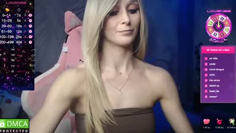Snapshot of strongalice chatting on April 9, 9:53 pm The best athletic body on the site online show from April 9, 9:53 pm