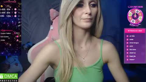 Snapshot of strongalice chatting on April 14, 10:27 pm The best athletic body on the site online show from April 14, 10:27 pm