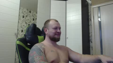 Snapshot of strongass18 chatting on November 9, 10:46 am Alex online show from November 9, 10:46 am