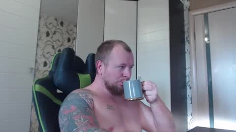 Snapshot of strongass18 chatting on November 16, 10:21 am Alex online show from November 16, 10:21 am