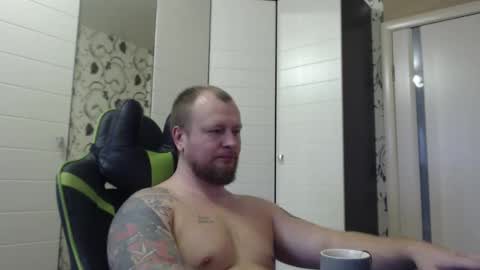 Snapshot of strongass18 chatting on November 21, 8:35 am Alex online show from November 21, 8:35 am