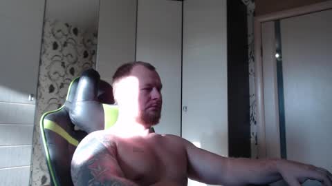 Snapshot of strongass18 chatting on November 25, 9:20 am Alex online show from November 25, 9:20 am