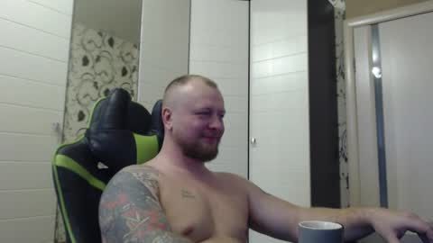 Snapshot of strongass18 chatting on December 2, 9:47 am Alex online show from December 2, 9:47 am