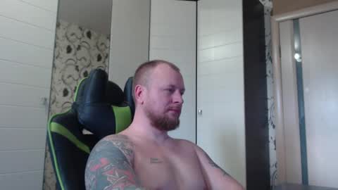 Snapshot of strongass18 chatting on December 15, 10:41 am Alex online show from December 15, 10:41 am