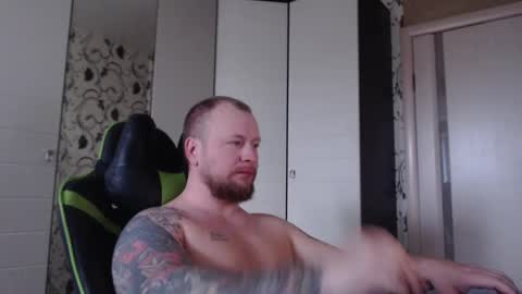 Snapshot of strongass18 chatting on December 16, 7:24 am Alex online show from December 16, 7:24 am