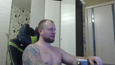 Snapshot of strongass18 chatting on December 21, 9:27 am Alex online show from December 21, 9:27 am