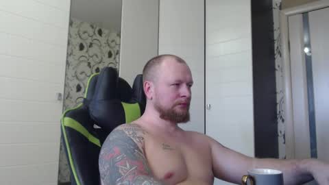 Snapshot of strongass18 chatting on January 18, 12:09 pm Alex online show from January 18, 12:09 pm