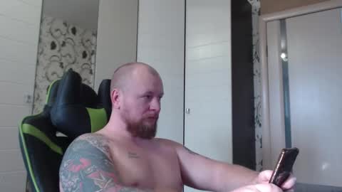 Snapshot of strongass18 chatting on February 1, 11:09 am Alex online show from February 1, 11:09 am