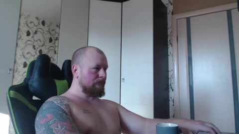 Snapshot of strongass18 chatting on February 4, 9:15 am Alex online show from February 4, 9:15 am