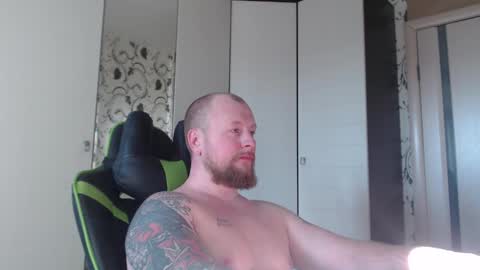 Snapshot of strongass18 chatting on February 5, 11:04 am Alex online show from February 5, 11:04 am