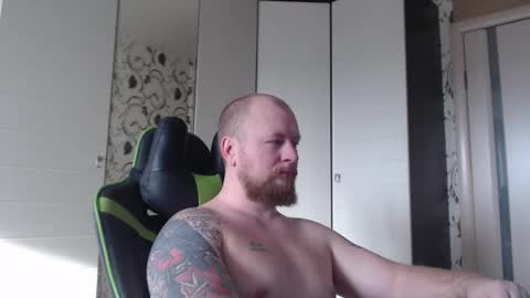 Snapshot of strongass18 chatting on February 6, 9:01 am Alex online show from February 6, 9:01 am