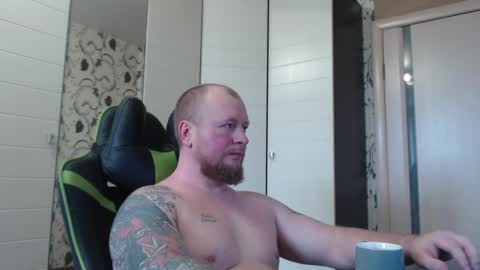 Snapshot of strongass18 chatting on February 10, 7:45 am Alex online show from February 10, 7:45 am