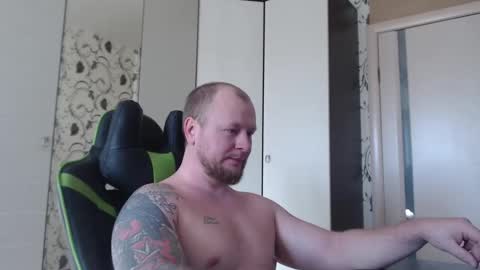 Snapshot of strongass18 chatting on February 17, 9:06 am Alex online show from February 17, 9:06 am