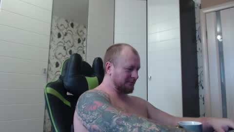 Snapshot of strongass18 chatting on February 19, 8:32 am Alex online show from February 19, 8:32 am