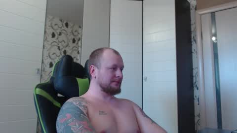 Snapshot of strongass18 chatting on February 21, 12:50 pm Alex online show from February 21, 12:50 pm